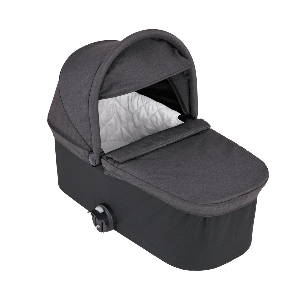 Baby jogger deluxe pram vs bassinet discount